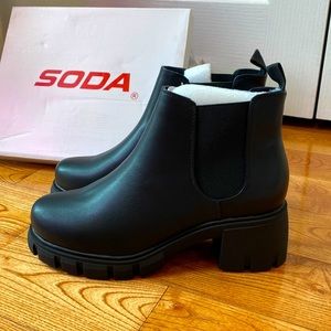 NEW Soda Pioneer Black Lug Sole Mid Heel Gore Chelsea Fashion Ankle Boot 10
